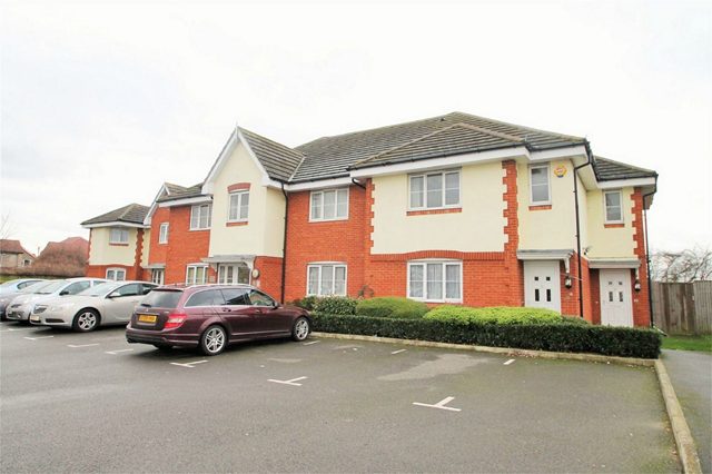  Image of 2 bedroom Maisonette to rent in Oxford Avenue Hayes UB3 at 37 Oxford Avenue  Hayes, UB3 5HY